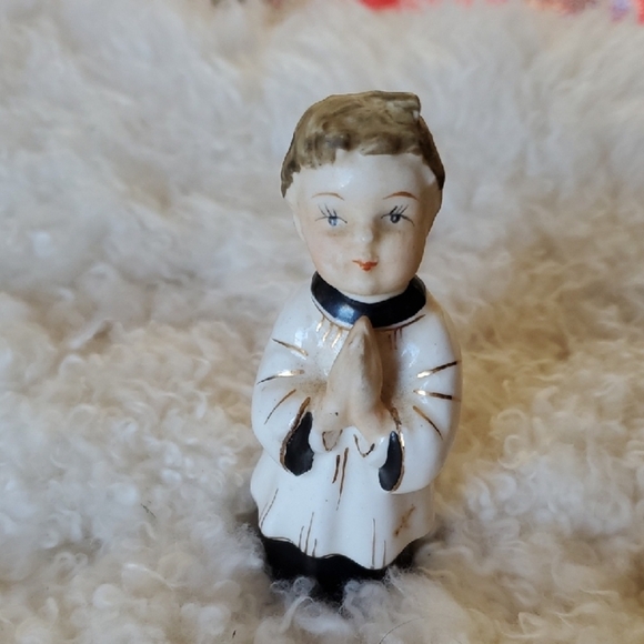 Ceramic Praying Figurine - Picture 3 of 9